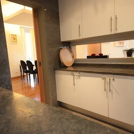 Myplace - Lisbon - Camoes